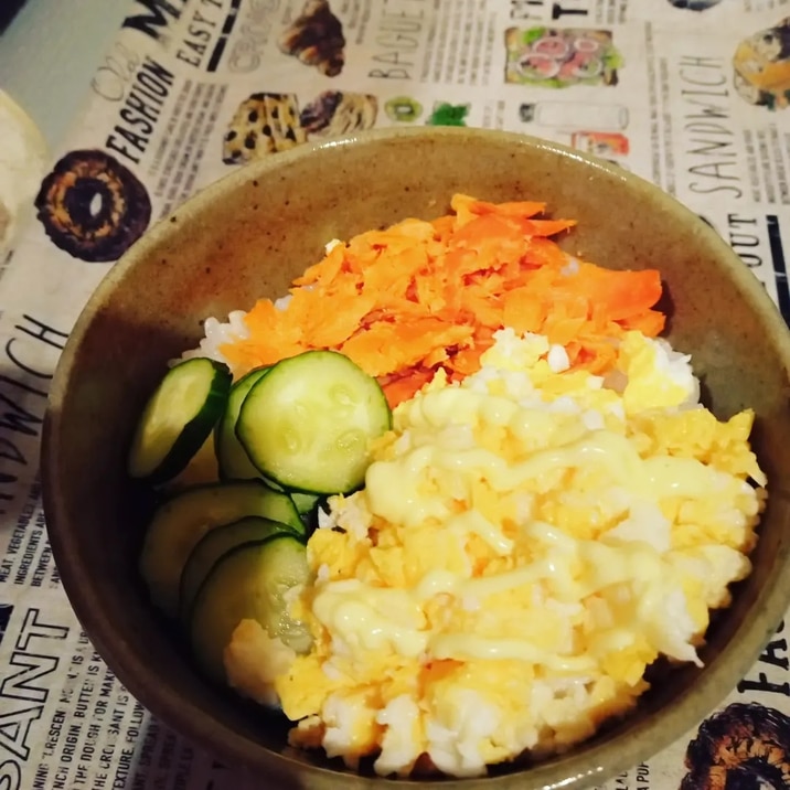 鮭フレークの3色丼